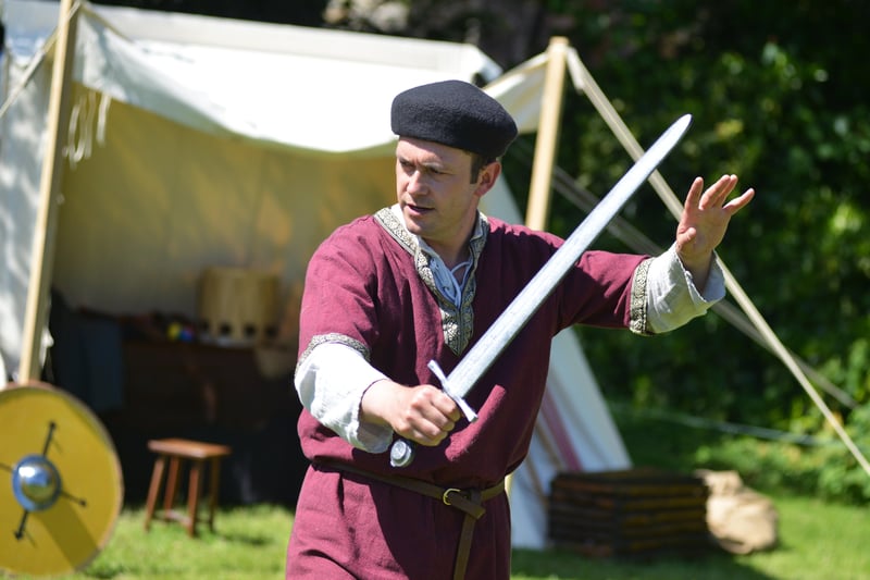 Kids Rule half term activity in the grounds of Battle Abbey.

(Yeo Theatrical Services) SUS-210106-131418001
