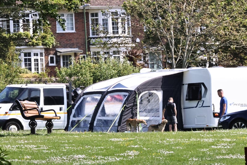 Travellers at Manor Park, Lancing SUS-210306-111311001