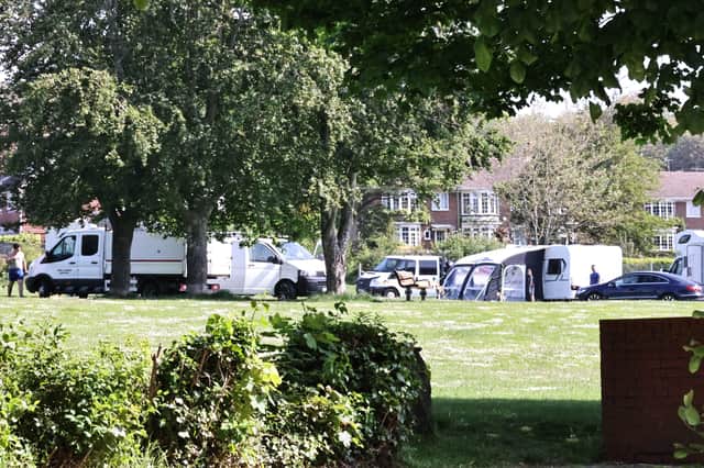 Travellers at Manor Park, Lancing SUS-210306-111145001