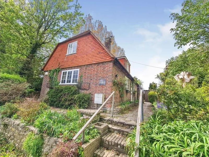Detached house on a stunning plot with rural views. Price: £700,000.