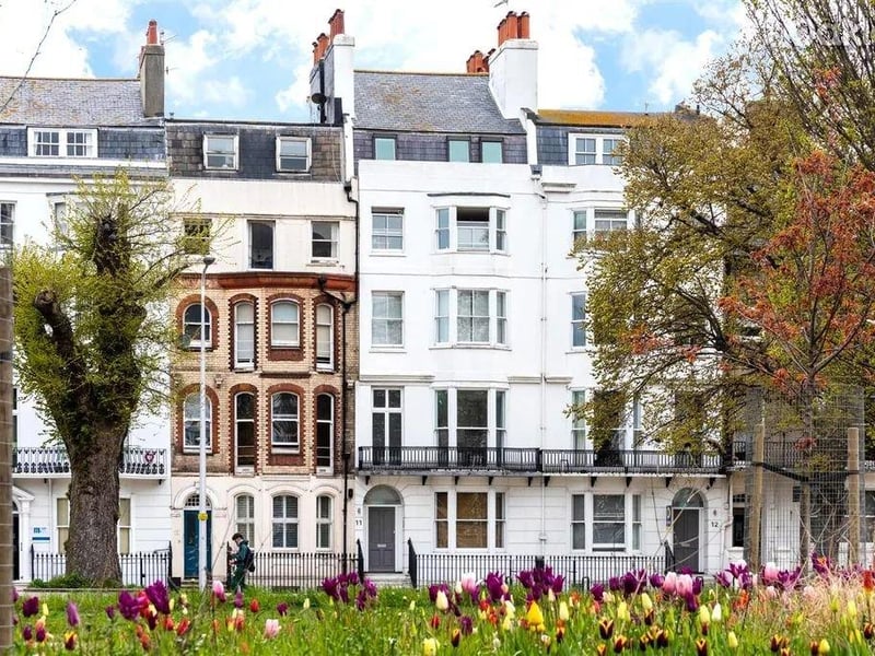 A well presented two bedroom top floor apartment. Price: £285,000.