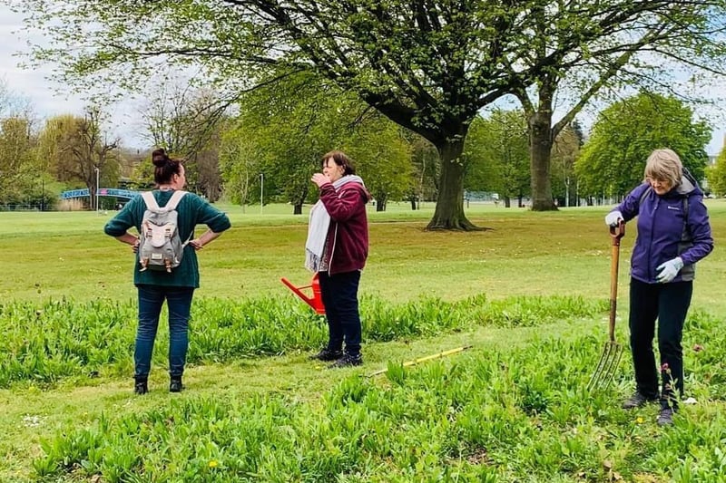 Buddies of Beckets (BOB) is a team of volunteers, who come together to improve the appearance, facilities, safety and conservation of Beckets Park and Midsummer Meadow. Thank you for all of your hard work!