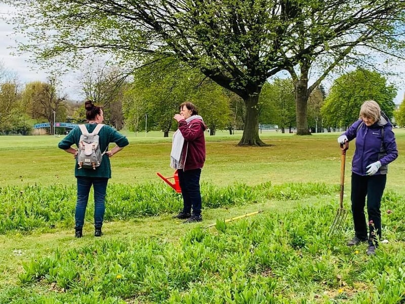 Buddies of Beckets (BOB) is a team of volunteers, who come together to improve the appearance, facilities, safety and conservation of Beckets Park and Midsummer Meadow. Thank you for all of your hard work!