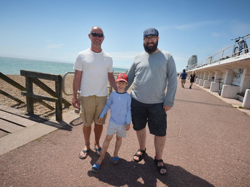 People enjoying the sun on St Leonards seafront, June 6 2021. SUS-210606-142407001