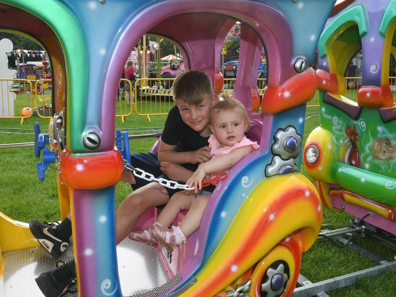 Fun Fair on Sleaford Rec. Owen StClair 11 and Millie Malone 1 of Sleaford EMN-211006-082305001