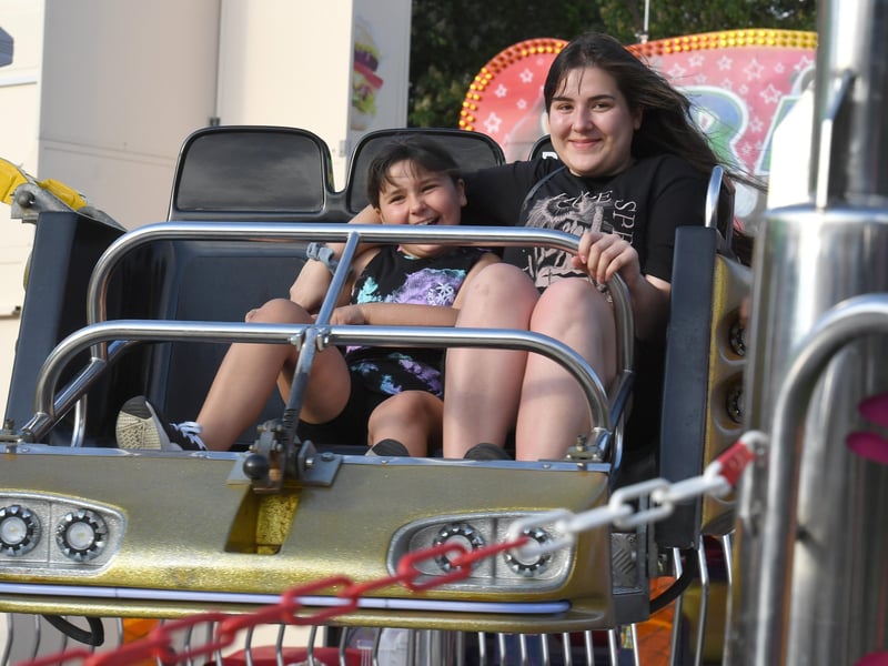 Fun Fair on Sleaford Rec. L-R Roberta Kuznecoe with sister Alexandra Kuznecoe 9 of Sleaford EMN-211006-082227001