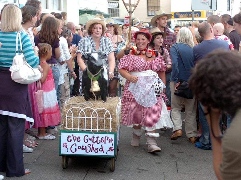 Hastings Old Town Carnival Week 2008.
Pram Race SUS-210420-143158001