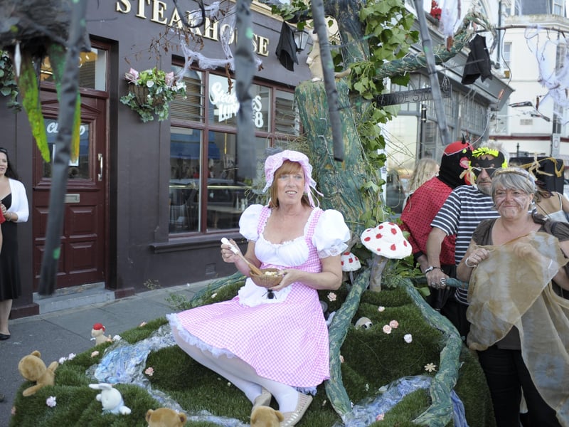 Hastings Old Town Carnival Week 2014: Pram Race.
This event took place on Wednesday, July 30. Photo by Frank Copper SUS-211105-105251001