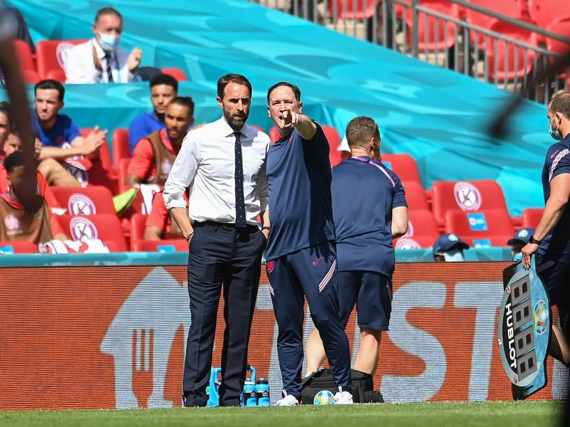 Gareth Southgate and assistant Steve Holland discuss tactics