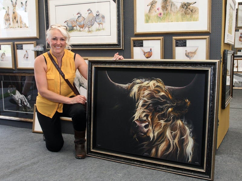 DM21060499a.jpg. South Of England Show 2021. Artist Kay Johns. Photo by Derek Martin Photography. SUS-211206-201508008