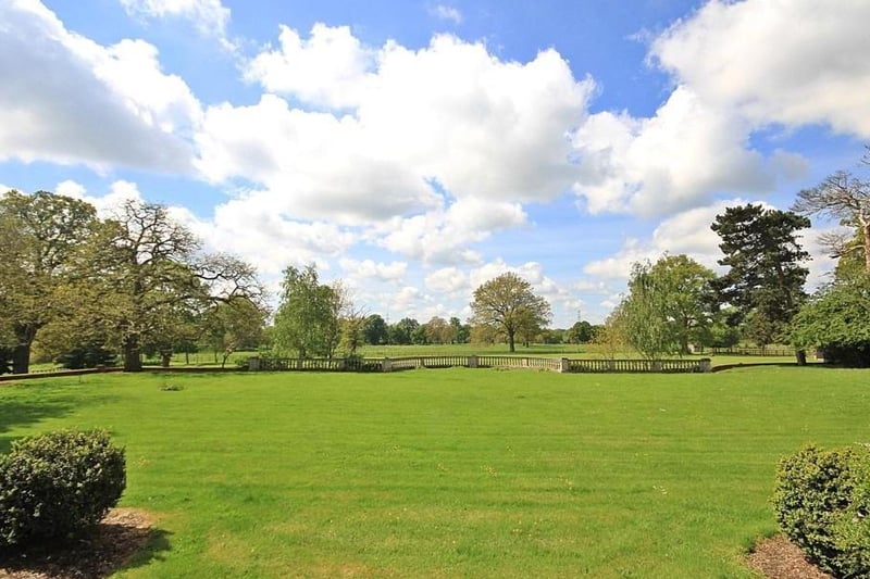 This vast lawn is perfect for walks and sporting adventures!