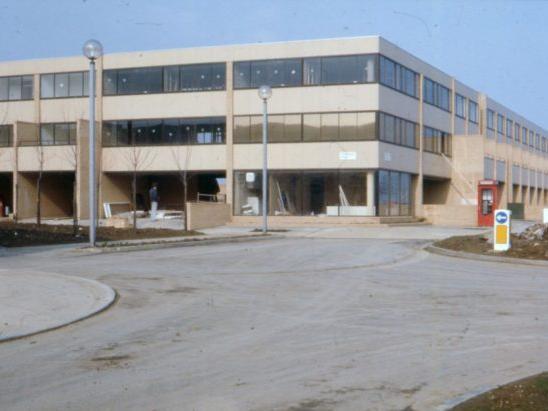 The estate of Fishermead started in 1973. The first schemes took the form of three storey terraces with flat roofs backing onto generous landscaped squares but, as development progressed, other designs were explored.
Built right next to the city centre, the estate was at the heart of MK. Today it is another area in need of regeneration.