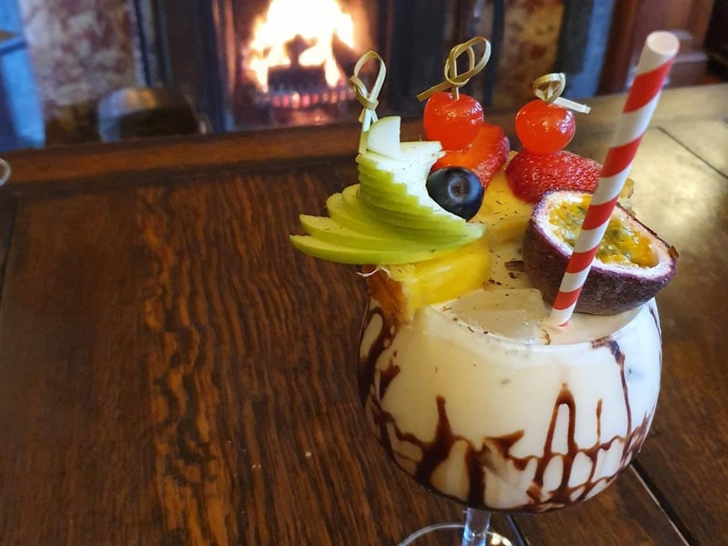 Cheyne Walk Club has a three page menu of cocktails crafted by their expert mixologist, Albert. On request, he will even personalise a cocktail for you from scratch! Streetfood restaurant, Pinch My Bun, shares some of their cocktail menu next door if you are also hungry!