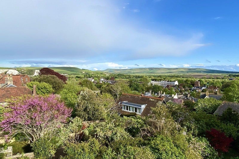 Hill Lodge, Lewes. Picture from Zoopla. SUS-210619-101947001