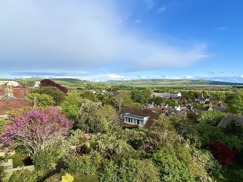 Hill Lodge, Lewes. Picture from Zoopla. SUS-210619-101947001