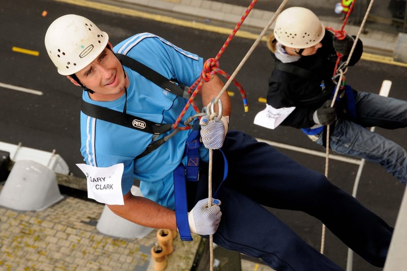 Charity Abseil at Ocean House, London Road, St Leonards
19.07.09.
Gary Clark and Victoria Chapman AH30504e
Photo By: TONY COOMBES PHOTOGRAPHY