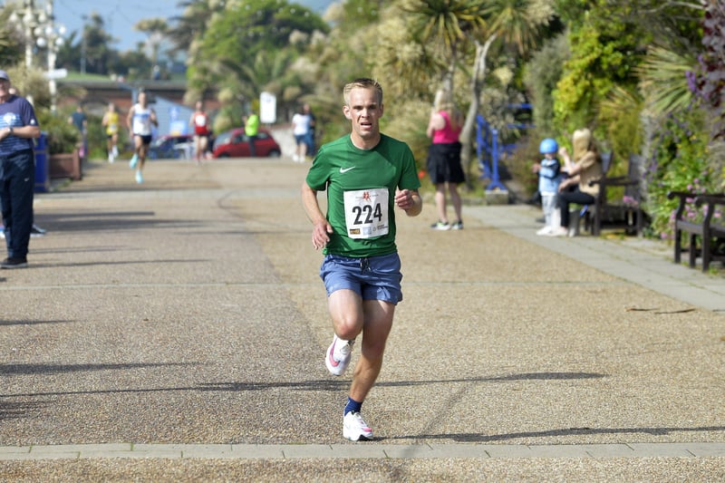 Eastbourne 10K 2021. Simon Powell (2nd) (Photo by Jon Rigby) SUS-210620-124621001