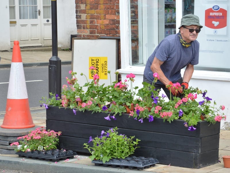 Caistor in Bloom
Picture by David Riddall EMN-210621-055316001