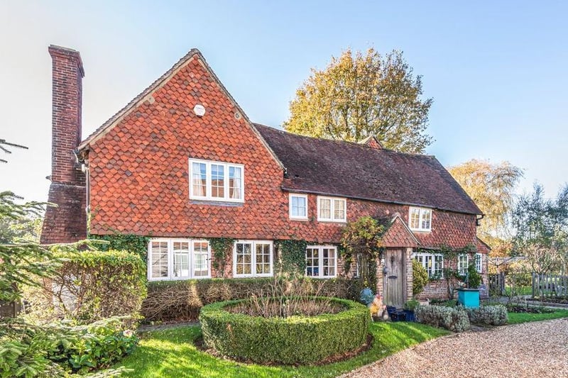 6 bed detached Grade II listed house in Smallfield
