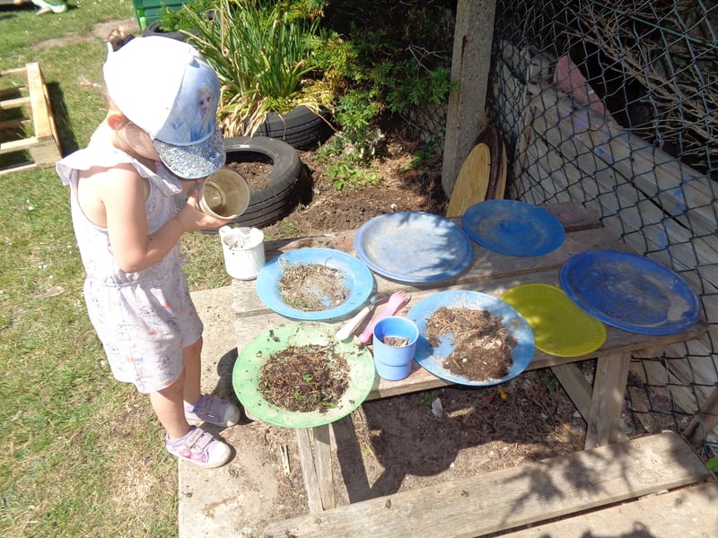 St Gregory's Montessori Nursery's garden day. SUS-210622-093237001