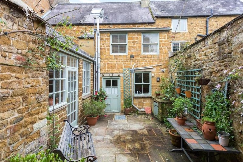 The garden rear view of the Dolphin House for sale in the village of Deddington (Image from Rightmove)