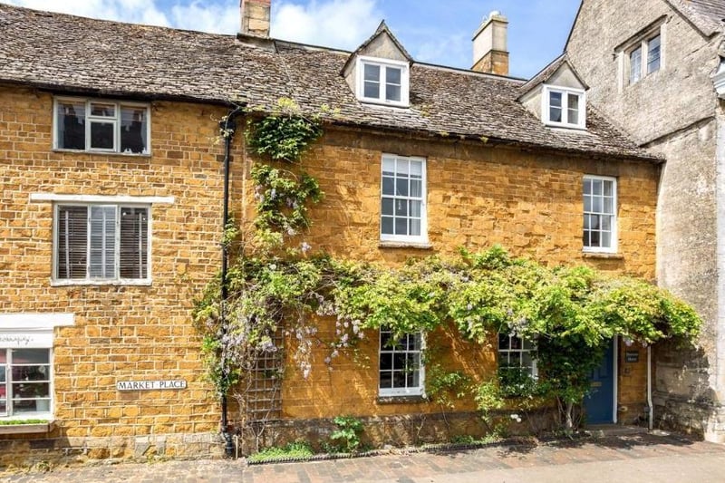 Dolphin House, a grade II listed property, has come on the market in the village of Deddington (Image from Rightmove)