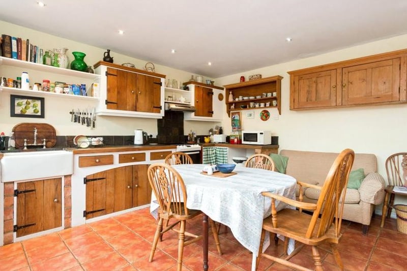 The kitchen at the Dolphin House in Market Place, Deddington (Image from Rightmove)