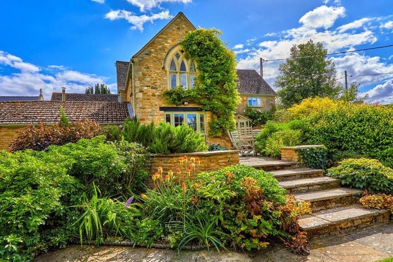 Outside view of the Convent Cottage located near Enstone and Middle Barton (Image from Rightmove)