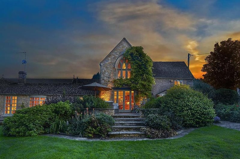 Outside view of Convent Cottage located near Chipping Norton (Image from Rightmove)