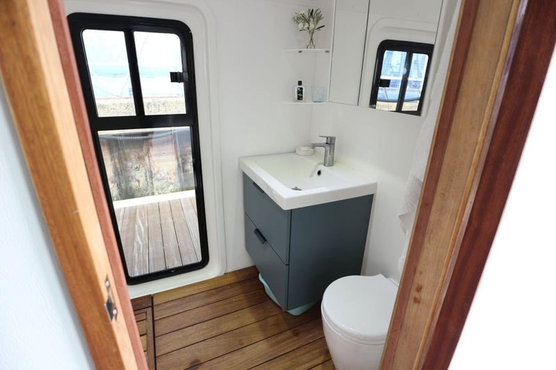 1) The houseboat is in Sovereign Harbour and has underfloor heating, SUS-210629-105213001