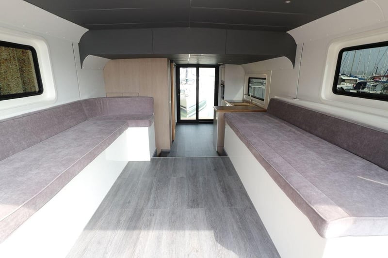 2) The houseboat has two bedrooms and one bathroom. SUS-210629-110834001
