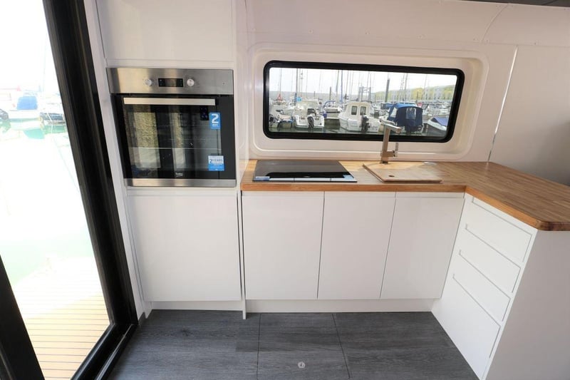 2) This property is the second most expensive houseboat for sale in Eastbourne, according to Zoopla, with an asking price of £139,100. SUS-210629-110914001