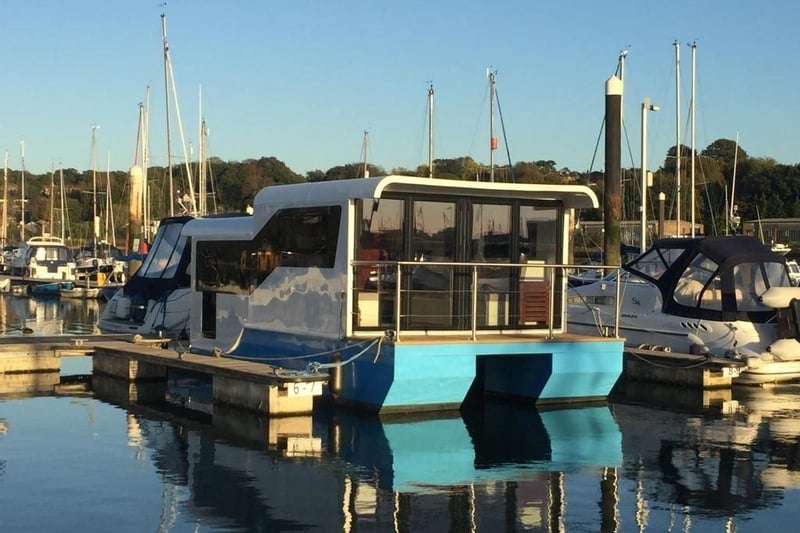 3) This property is the third most expensive houseboat for sale in Eastbourne, according to Zoopla, with an asking price £126,100. SUS-210629-113123001