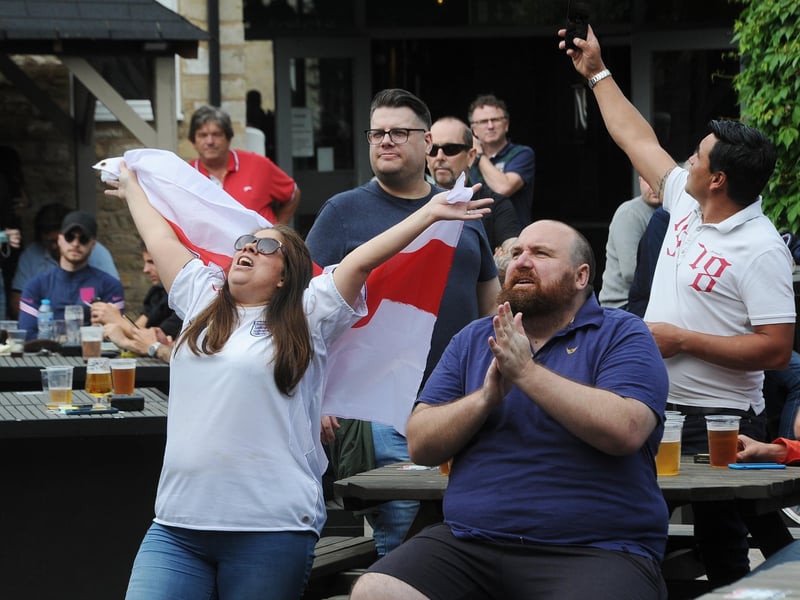 England fans at the Stage, Market Deeping EMN-210629-193729009