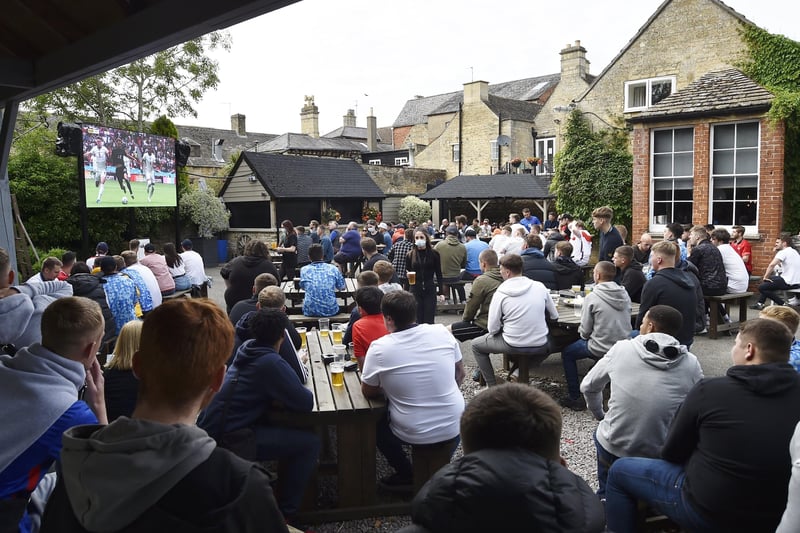England fans at the  Stage, Market Deeping EMN-210629-193802009