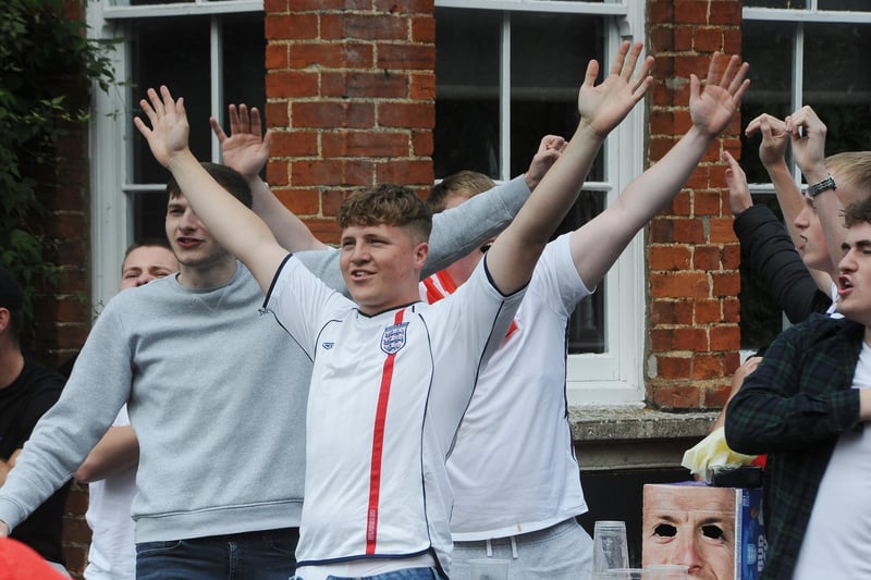 England fans at the  Stage, Market Deeping EMN-210629-193645009