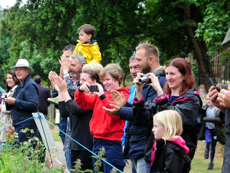 Spectators at the 2016 race cheering on racers