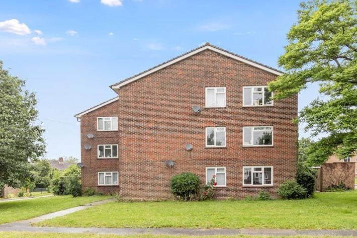 This two-bed flat in Swann Way, Broadbridge Heath, is located on the first floor, with spacious accommidation and a private balcony.
The guide price is £200,000.