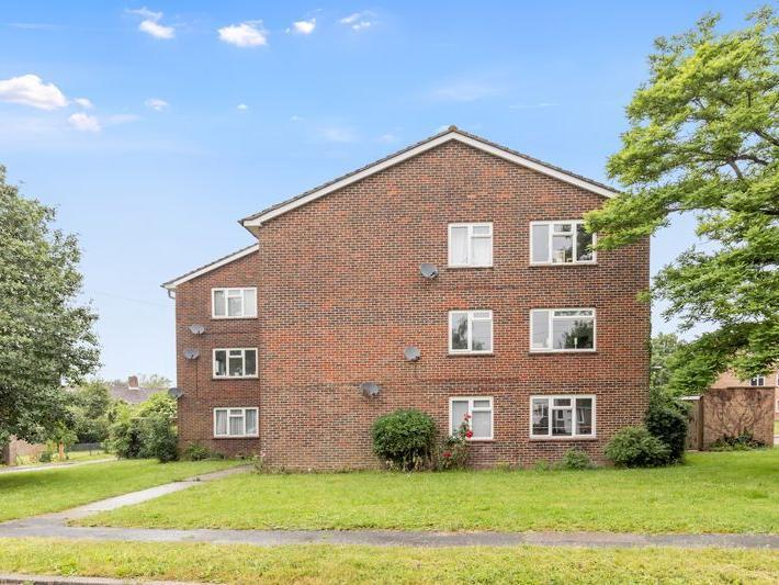 This two-bed flat in Swann Way, Broadbridge Heath, is located on the first floor, with spacious accommidation and a private balcony.
The guide price is £200,000.