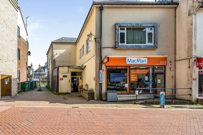 Park Place in Horsham is the location for this one-bed flat, priced at £190,000.
The property is spacious with a large bedroom and is central to the town and close to the station.