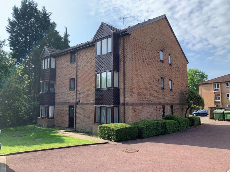 This top floor studio apartment is located in Beacon Court, in Manor Fields, Horsham, and is priced at £130,000.
It has a n entry phone system, an entrance hall, bed / sitting room, kitchen, shower room and allocated parking.