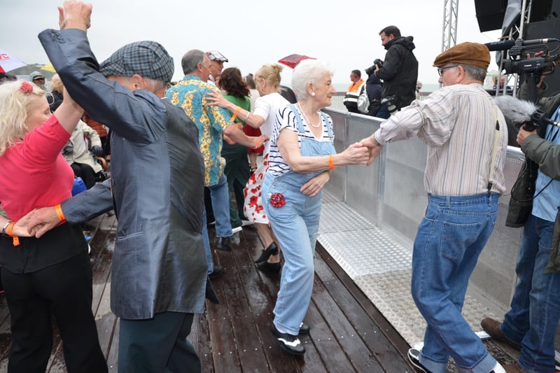 The official opening of Hastings Pier on May 21 2016. Photo by Sid Saunders. SUS-210628-073049001