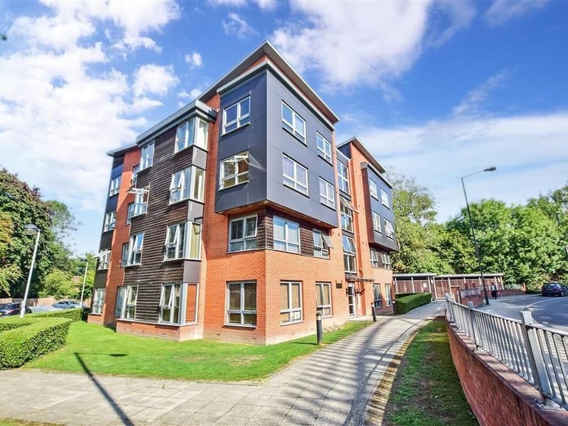 Cash buyers only! This ground floor apartment is presented in excellent condition and with no upper chain is ready to move straight into. Enviably located within walking distance to the town centre as well having an allocated parking space. On with Cubitt&West