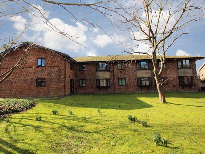 A one bedroom retirement apartment located on the ground floor. St Ives is well positioned with the local amenities nearby. Managed by Anchor, this delightful development for the actively retired is well maintained and up to date.