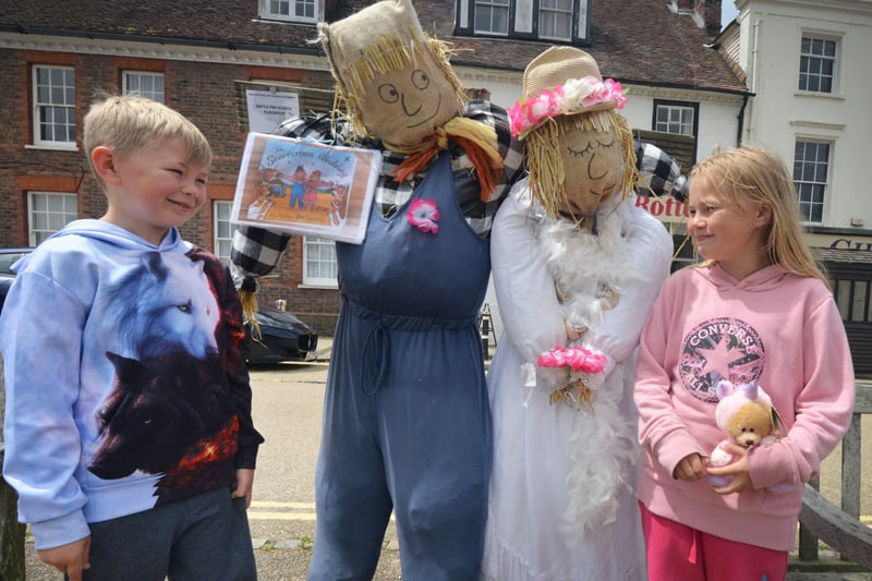 Battle Scarecrow Festival 2021.

Frankie and Kesha with Battle Pre-School Playgroup's scarecrow. SUS-210407-142359001