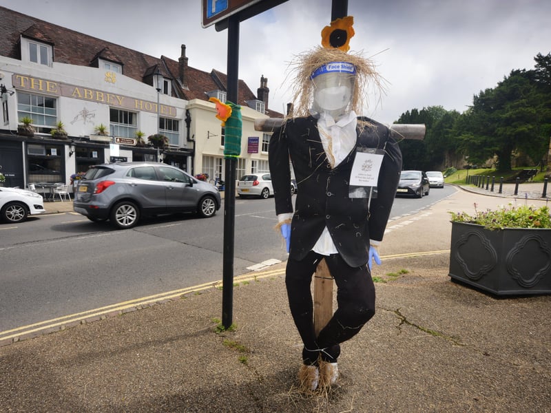 Battle Scarecrow Festival 2021.
Battel Bonfire Boyes SUS-210407-142544001