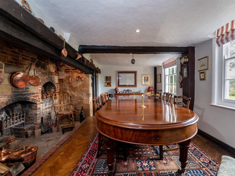 The breakfast room.