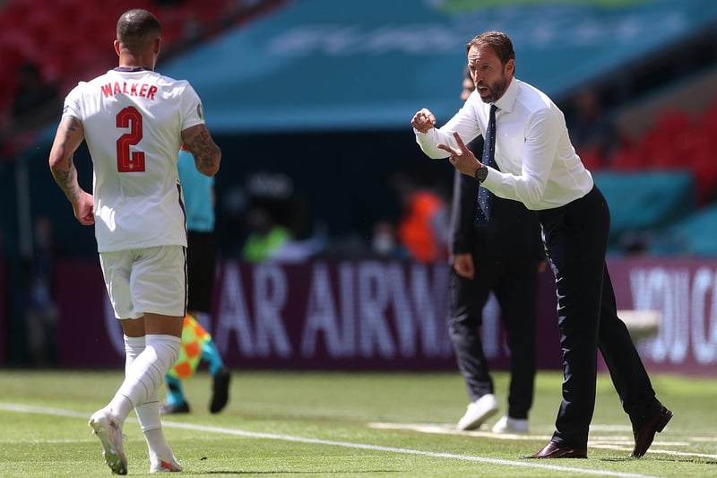Gareth Southgate gives instructions to Kyle Walker against Croatia