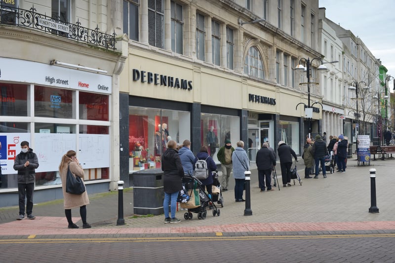Hastings town centre pictured at the end of England's second lockdown on 2/12/20.

Queue for Debenhams SUS-200212-143524001