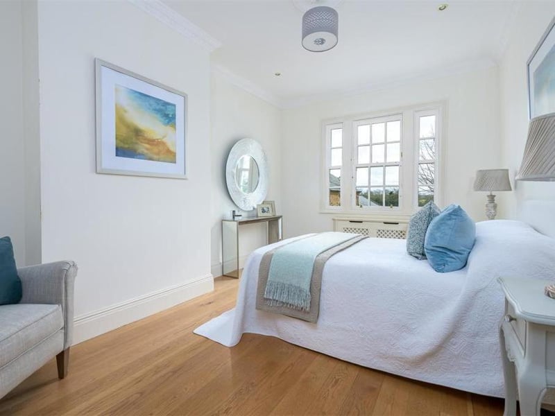This stunning home complete with six bedrooms and six bathrooms is on the market for 1.5 million.
Listed by Fine & Country, marketed by Rightmove.